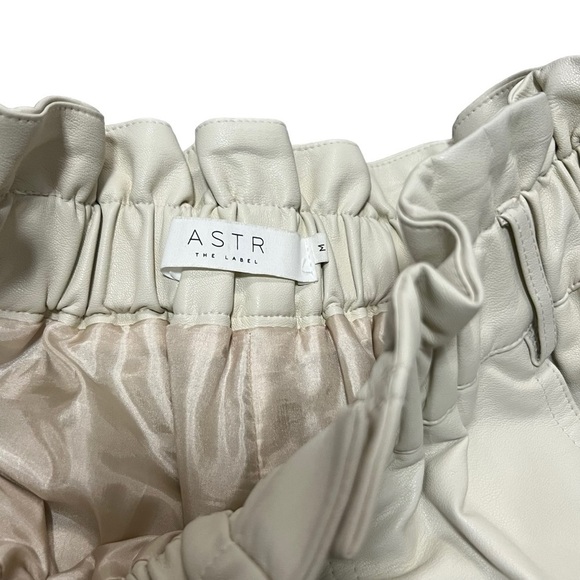 ASTR Petunia Faux Leather Shorts Paperbag High Waist Color Sand Size Medium - Picture 3 of 8